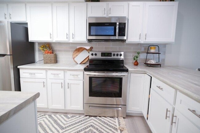 Building Photo - Auburn Townhomes
