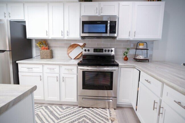 Foto del edificio - Auburn Townhomes