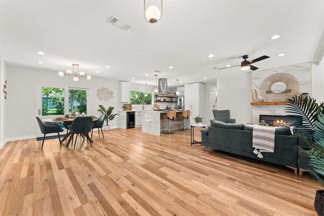 Foto del edificio - 5102 Ravensdale Ln