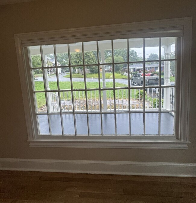 Foto del edificio - Charming Updated Arts & Crafts Bungalow in the Heart of Greer, SC