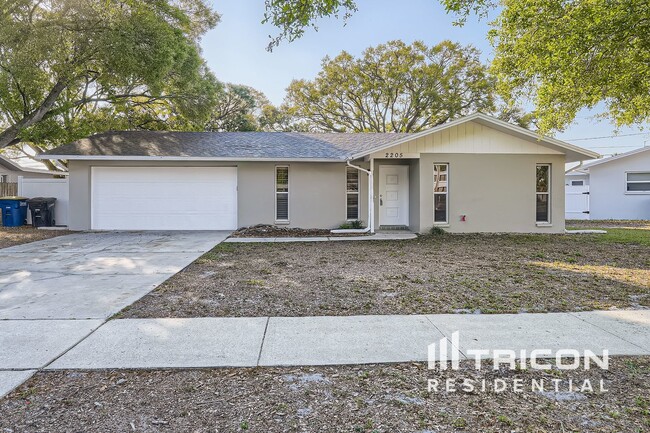 Building Photo - 2205 Hemerick Pl