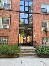 Building Photo - 6827 N Oakley Ave