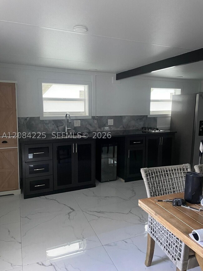 Building Photo - 1148 Grandview Cir