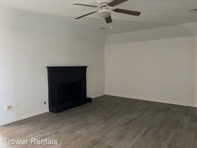 Building Photo - 2 br, 1.5 bath House - 2112 A Beverly
