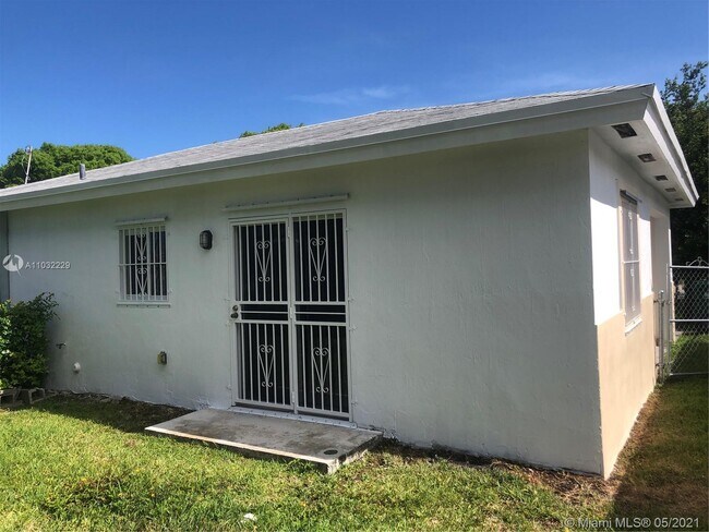 Building Photo - 10831 W Old Cutler Rd