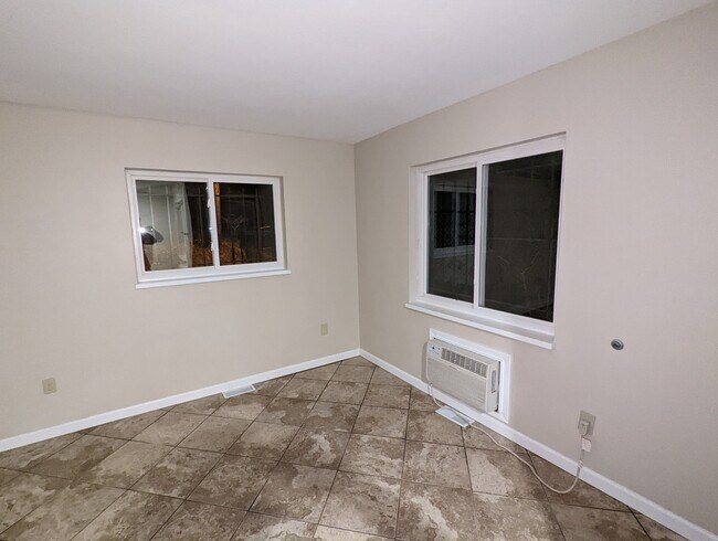 Building Photo - 109 Oxford Avenue, Unit D