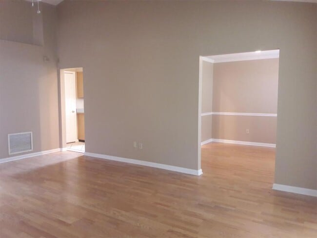 Building Photo - 3 bedroom in Jacksonville FL 32210