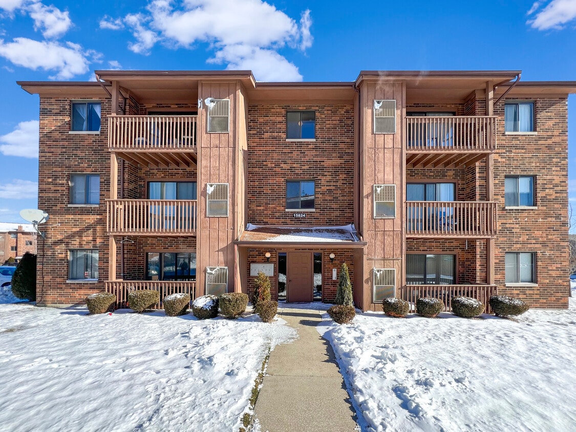 15824 Peggy Ln Unit 2, Oak Forest, IL 60452 Condo for Rent in Oak