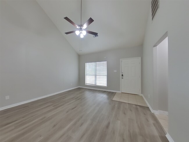 Foto del edificio - 21214 Peachvine Ln