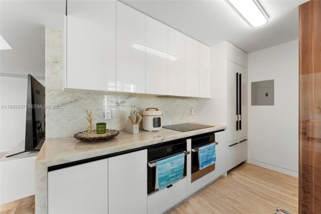 Building Photo - 5900 Collins Ave