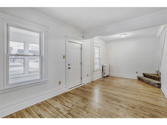 Building Photo - 595 Hawthorne Ave E