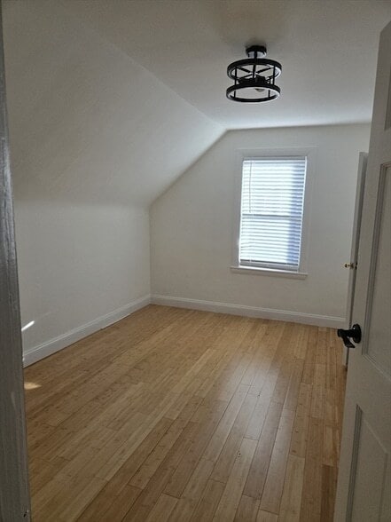 Building Photo - 137 Clapp St