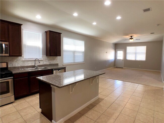 Foto del edificio - 152 Iron Rail Rd