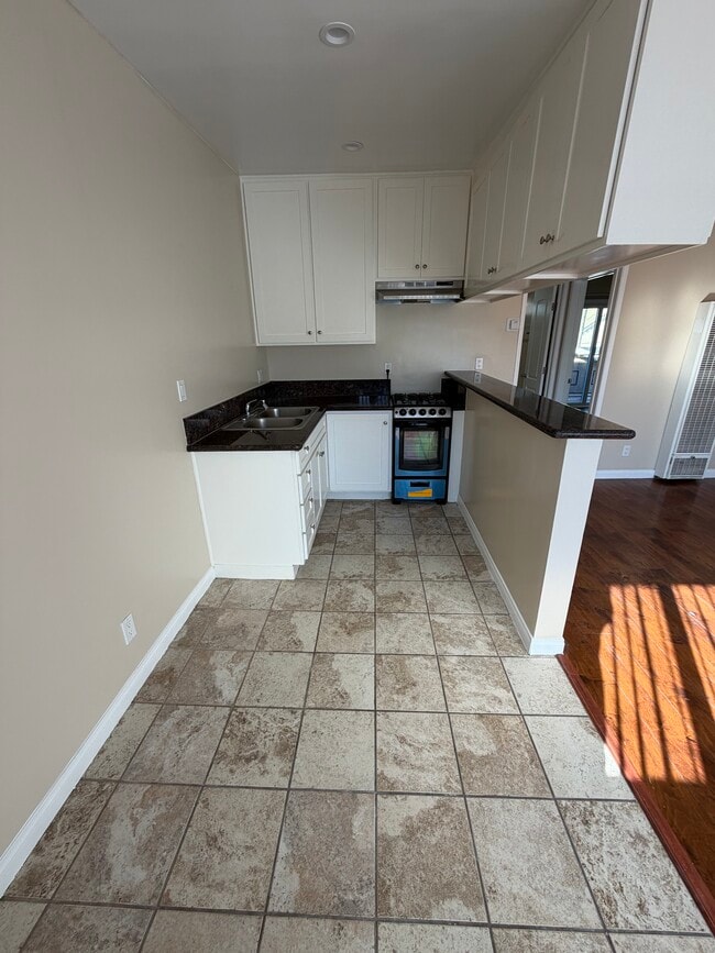 Building Photo - 15117 Budlong Ave