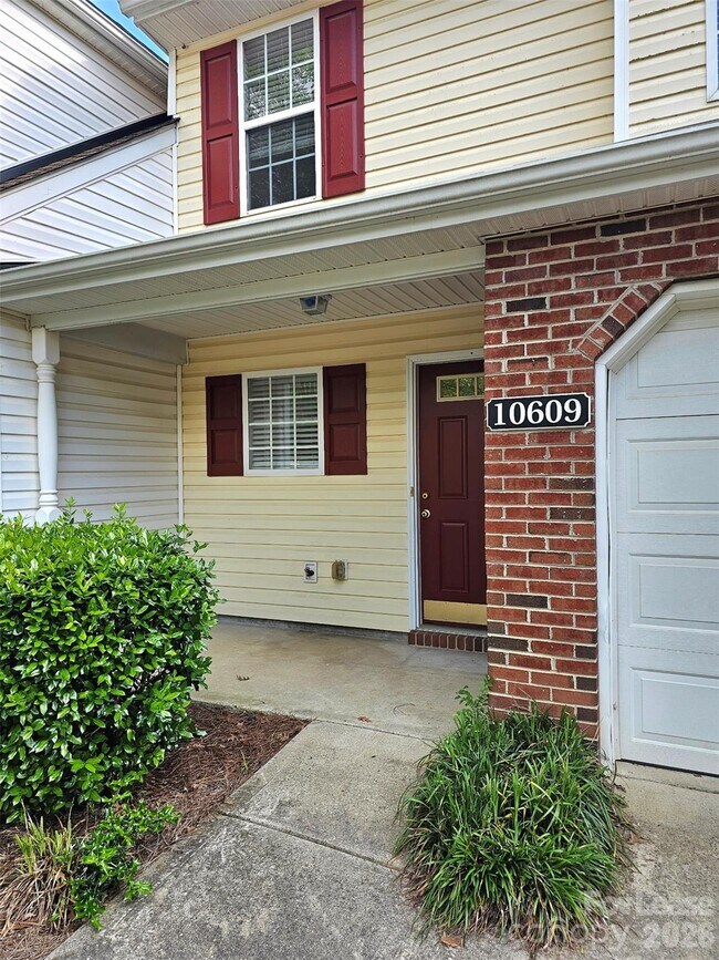 Foto del edificio - 10609 Fuller Ridge Cir