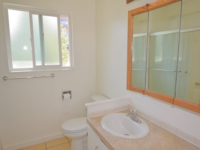 Foto del edificio - 1281 N 400 E