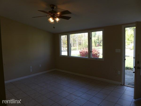 Building Photo - 3 br, 1 bath House - 711 Cedarwood Dr