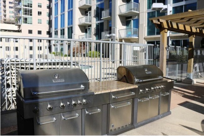 Foto del edificio - 415 S Mint St