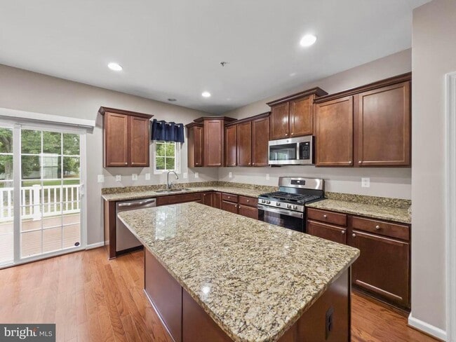 Building Photo - 7425 Willow View Ln