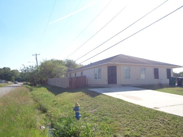 Foto del edificio - 5401 Peacock St