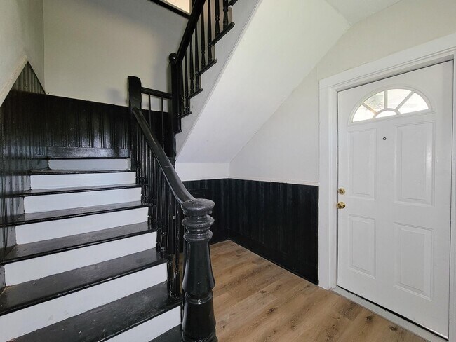 Foto del edificio - 711 Ave A Ave