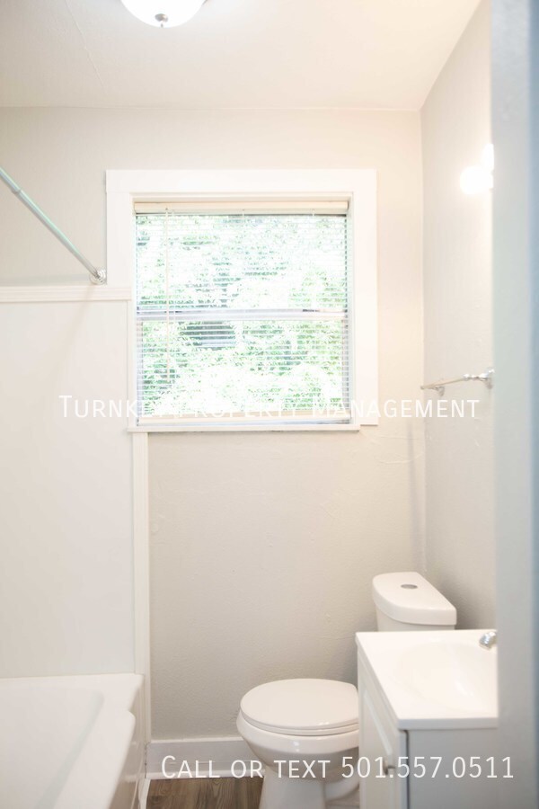 Building Photo - Move-in Special.: 1/2 Off First Month Rent...