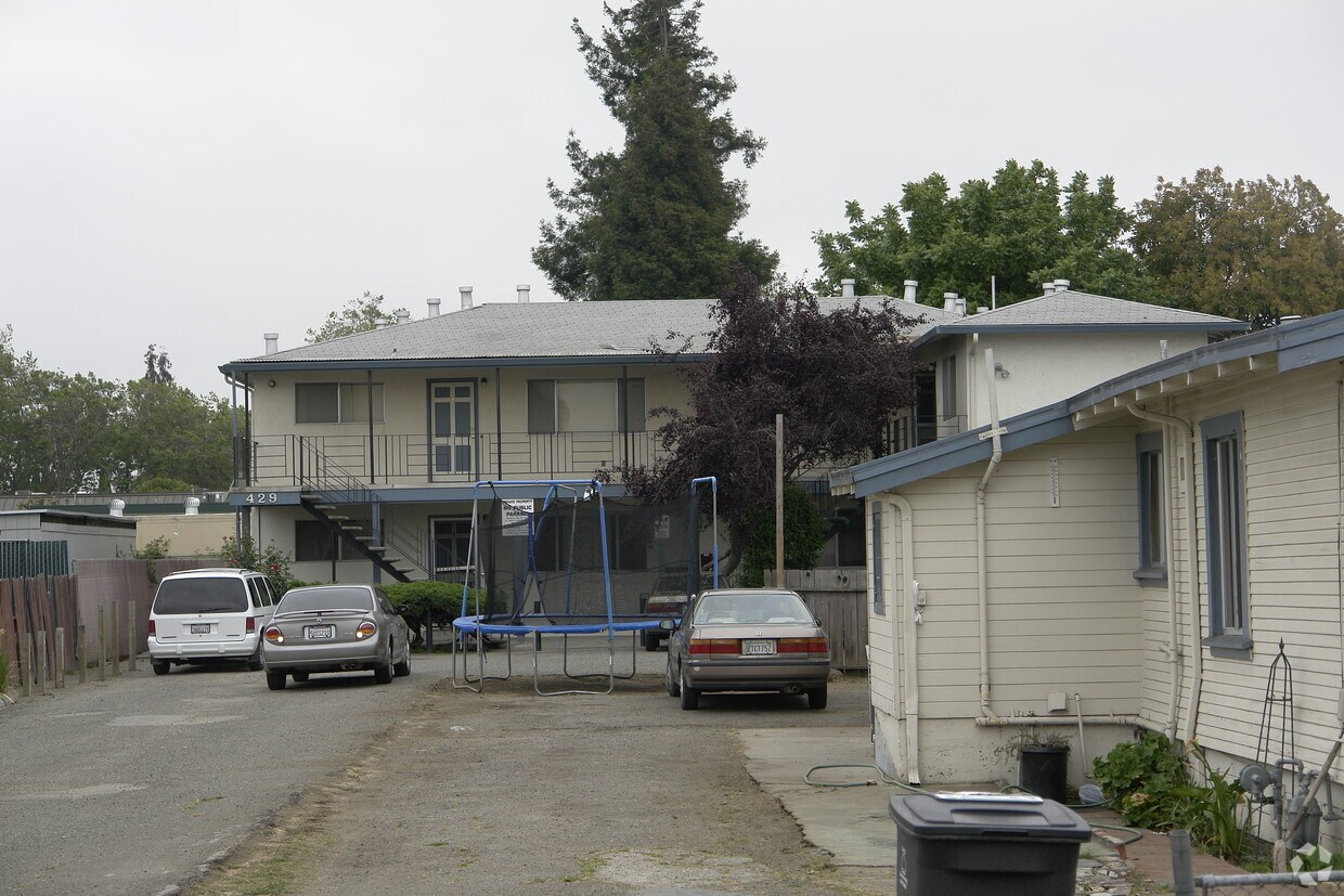 Building Photo - 429 Smalley Ave