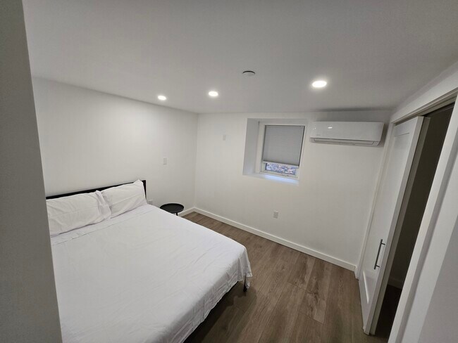 Building Photo - 4 Woodville Ter