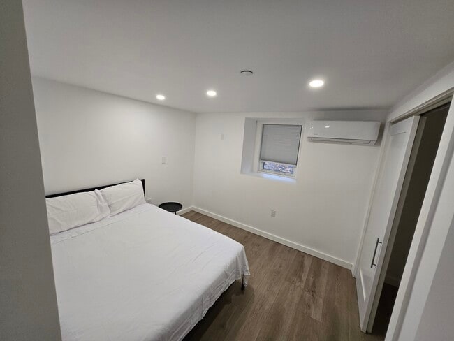 Building Photo - 4 Woodville Ter