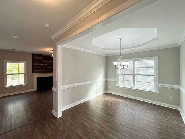 Foto del edificio - Fantastic 4BD, 2.5BA Home Near Downtown Fuquay-Varina with HOA Amenities, bonus office and 2-Car ...