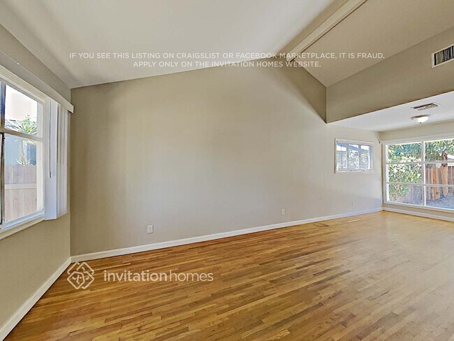 Foto del edificio - 8647 Tyrone Ave