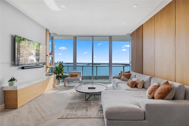 Foto del edificio - 1331 Brickell Bay Dr