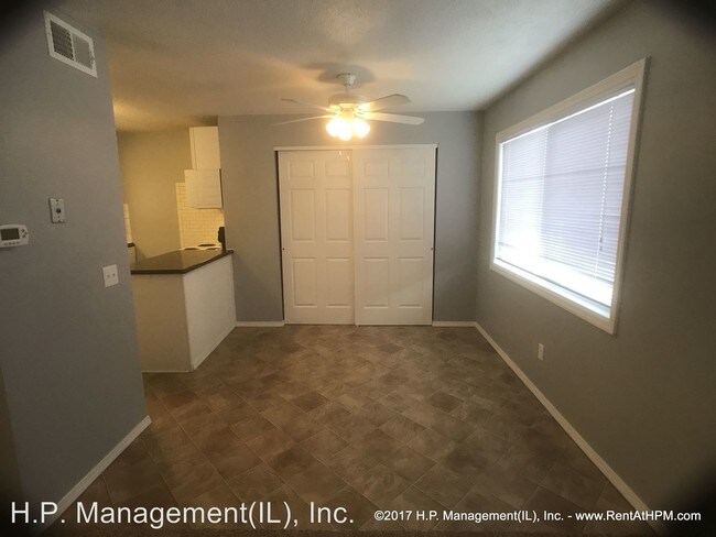Building Photo - 1144 University Dr