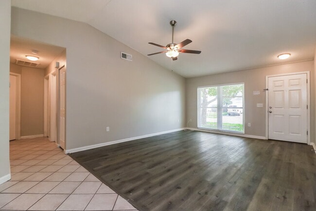 Foto del edificio - 706 Hazy Meadow Ct