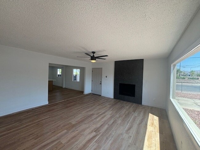 Building Photo - 148 Fir St