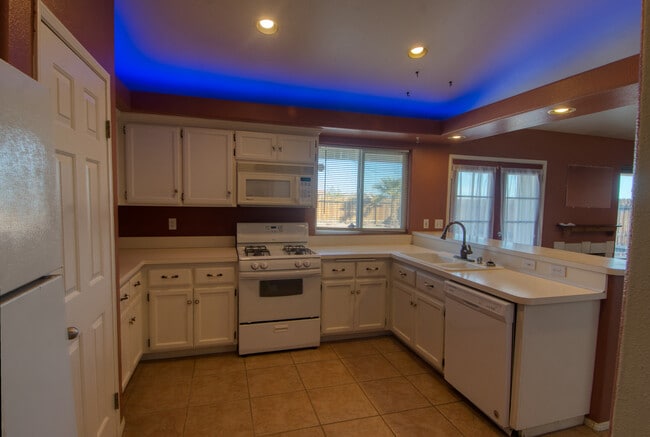 Building Photo - 72548 Sunnyvale Dr