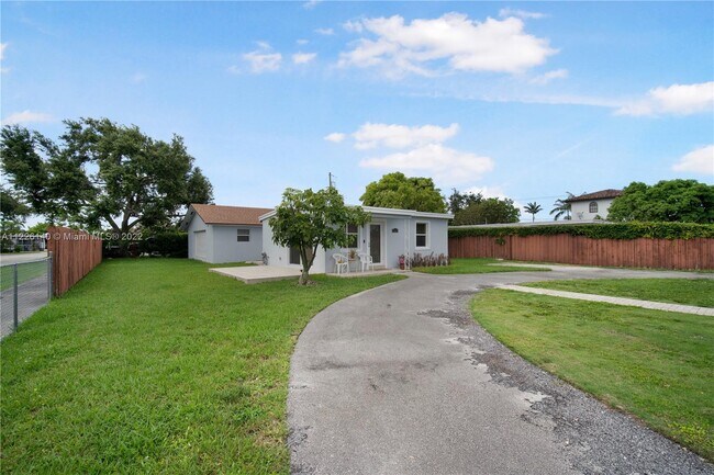 Building Photo - 10051 SW 45th St