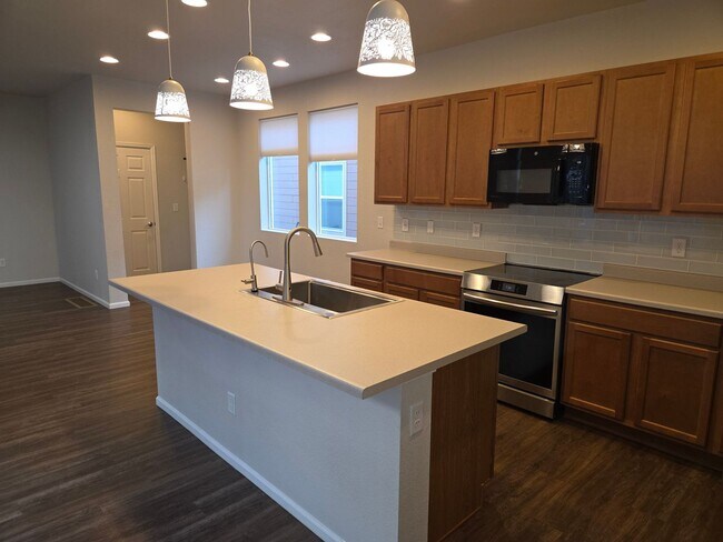 Foto del edificio - Modern Comfort in a Prime Location – 3 Bed...