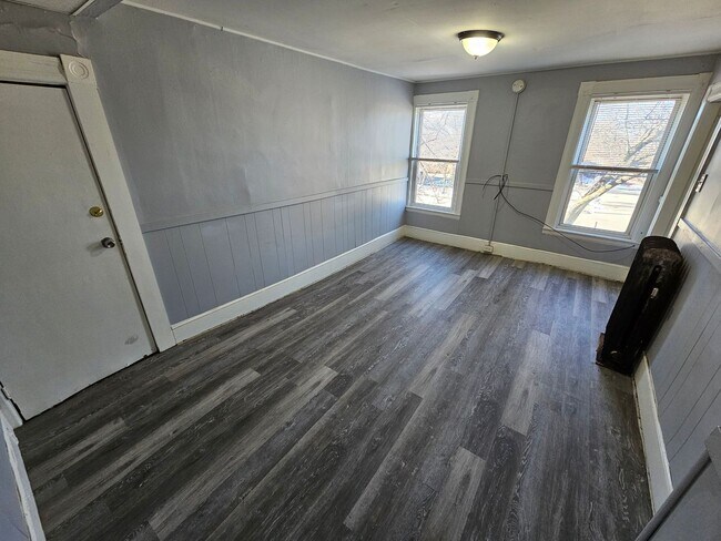 Foto del edificio - $1475/mo - 1 Bed / 1 Bath Second floor Apartment in Downtown Manchester with All Utilities Included!