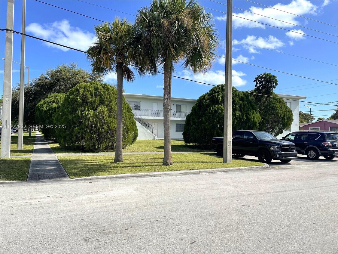 Foto principal - 17175 NE 20th Ave