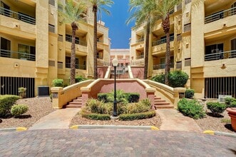 Building Photo - 230 E Flamingo Rd