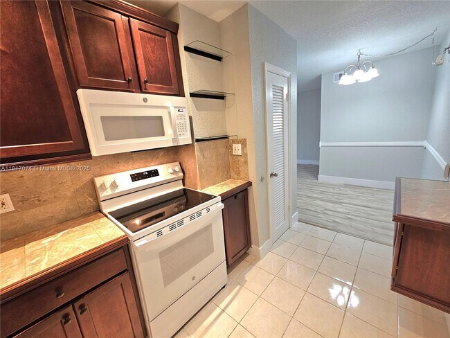 Foto del edificio - 2424 SE 17th St