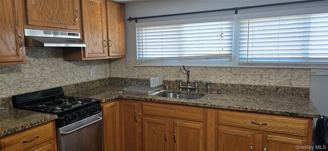 Foto del edificio - 140 10th Ave