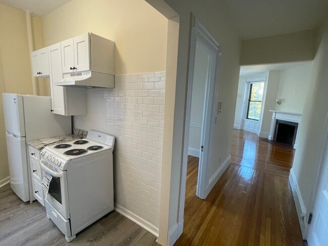 Building Photo - 504 Beacon St