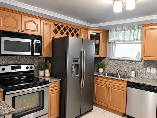 Building Photo - 2/1 First Floor Condo in Jax Beach - Pet Friendly, Lawncare Included, In-Unit Laundry!