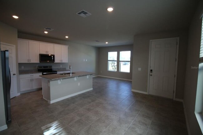 Building Photo - 568 Adalines Aly
