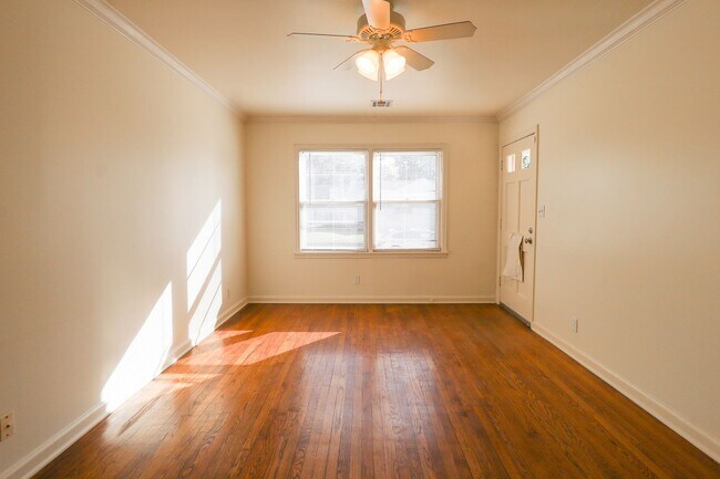 Foto del edificio - Gorgeous 2 bed duplex: NO PETS