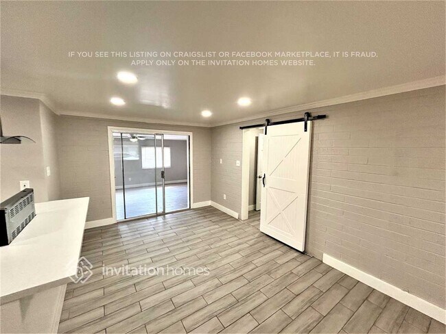Foto del edificio - 4309 N 72nd Ln