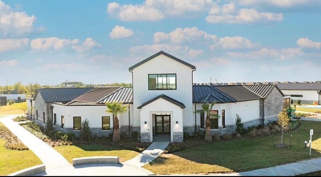Building Photo - 2207 Salinas Dr