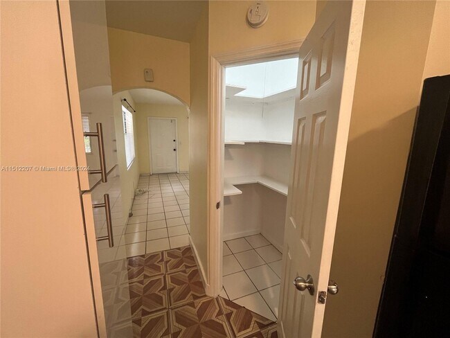 Foto del edificio - 920 NE 130th St